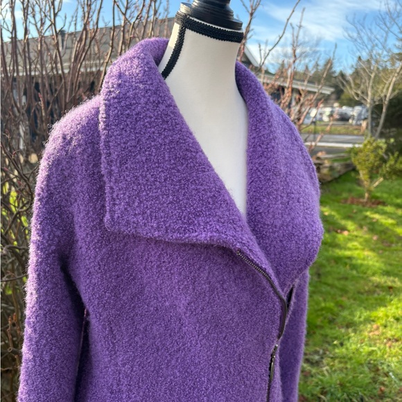 Vintage purple wool sweater coat with a beautiful curly bouclé texture. - Picture 3 of 9